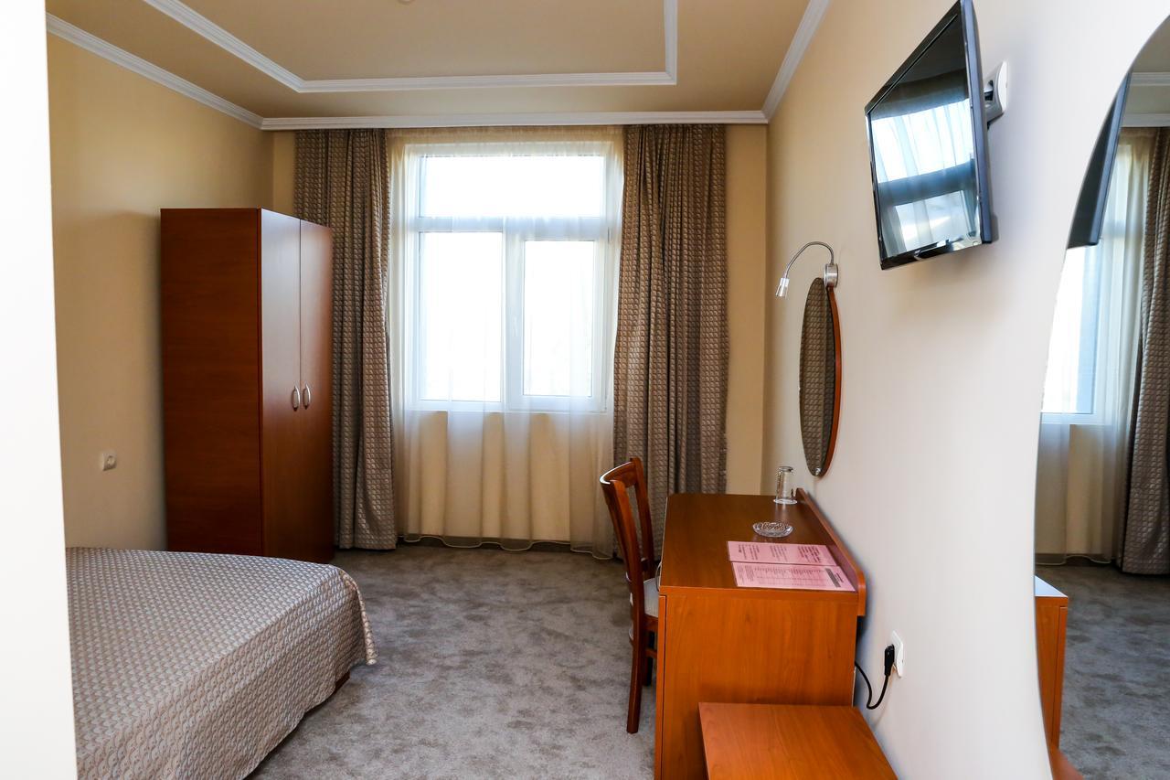 Hotel Bulgaria Kŭrdzhali Exteriör bild